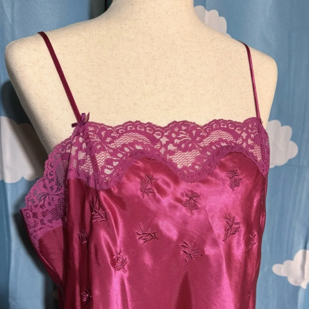 2 vintage slips. Fuschia and forest green. Lacy & embroidery on pink- L - Picture 4 of 10
